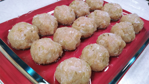 Прокладываю фарш тёртой картошкой и отправляю в духовку. Красивый и вкусный ужин из простых продуктов