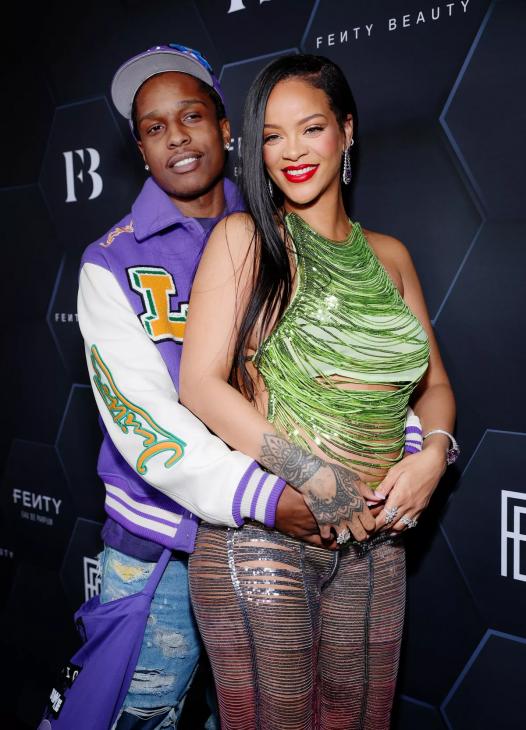 
                A$AP Rocky публично попросил автограф у своей девушки Рианны            