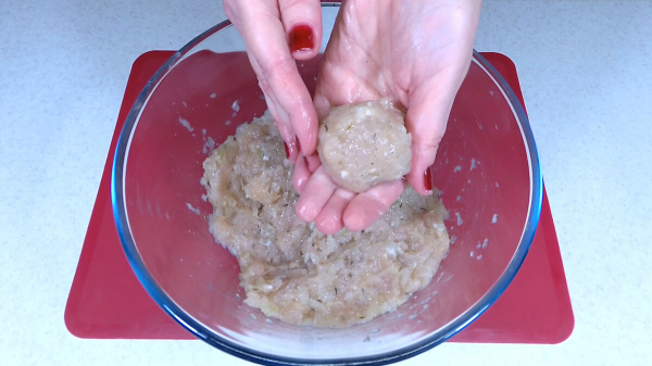 Прокладываю фарш тёртой картошкой и отправляю в духовку. Красивый и вкусный ужин из простых продуктов