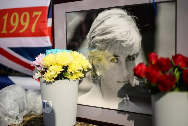 «Swan Song: Diana, My Sister»: 22 сентября выйдут в свет мемуары Чарльза Спенсера к 30-летию гибели Леди Дианы
«Swan Song: Diana, My Sister»: 22 сентября выйдут в свет мемуары Чарльза Спенсера к 30-летию гибели Леди Дианы