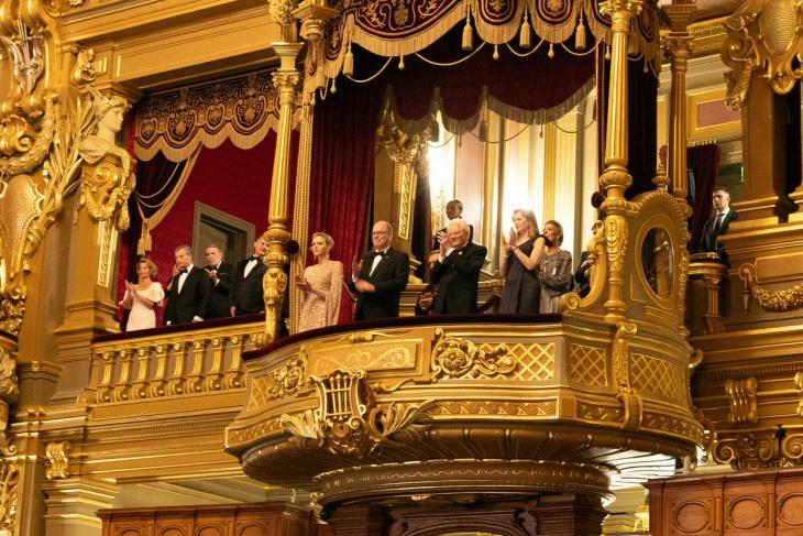 Королева Рания на свадьбе племянницы короля, княжеская чета Монако встретилась с президентом Италии, королева Летиция с Макронами и другие королевские выходы
Королева Рания на свадьбе племянницы короля, княжеская чета Монако встретилась с президентом Италии, королева Летиция с Макронами и другие королевские выходы