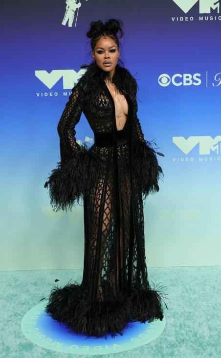 
                Гламурная революция MTV VMAs 2026: Тейлор Свифт, Пэрис Хилтон и Дакота Джонсон на премии в Лос-Анджелесе            