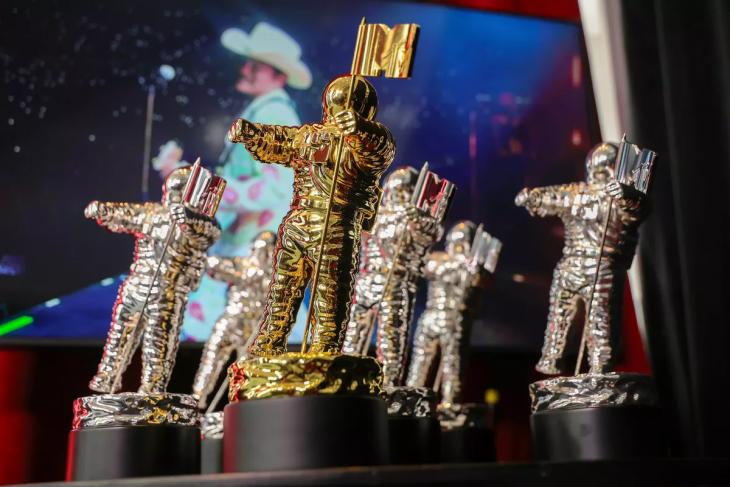 
                Гламурная революция MTV VMAs 2026: Тейлор Свифт, Пэрис Хилтон и Дакота Джонсон на премии в Лос-Анджелесе            