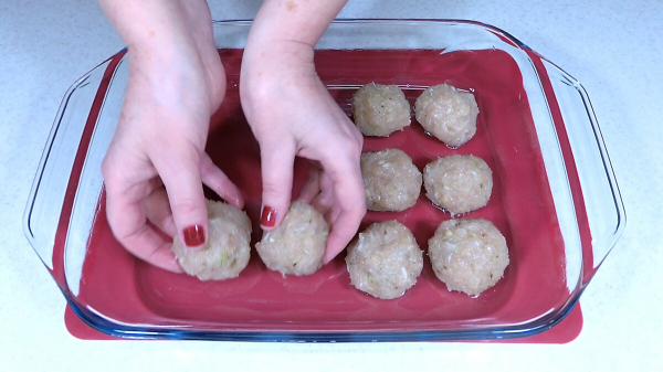 Прокладываю фарш тёртой картошкой и отправляю в духовку. Красивый и вкусный ужин из простых продуктов