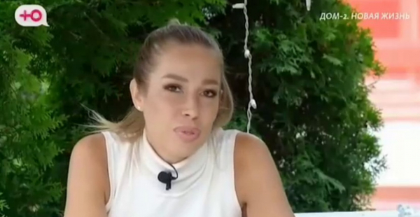 Надя Ермакова считает себя лучше Кулагиной, которая нравится Герасимову Надя Ермакова считает себя лучше Кулагиной, которая нравится Герасимову