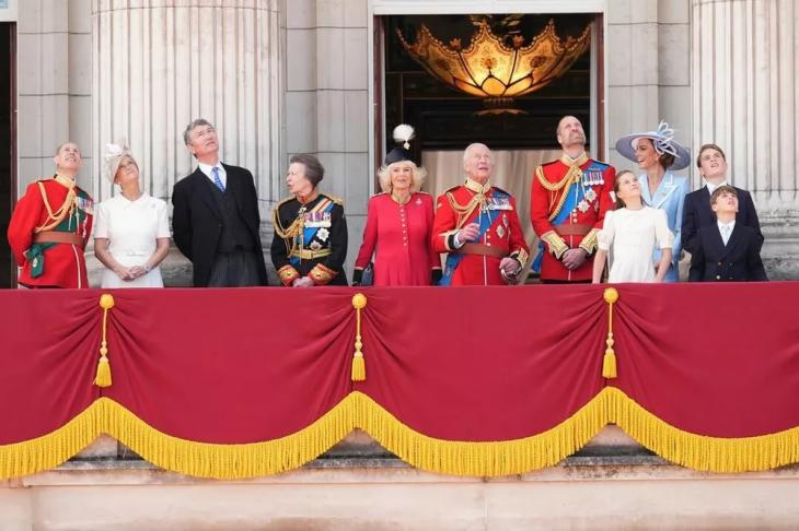 
                Король Карл III, королева Камилла и Кейт Миддлтон: яркие моменты парада Trooping the Colour            