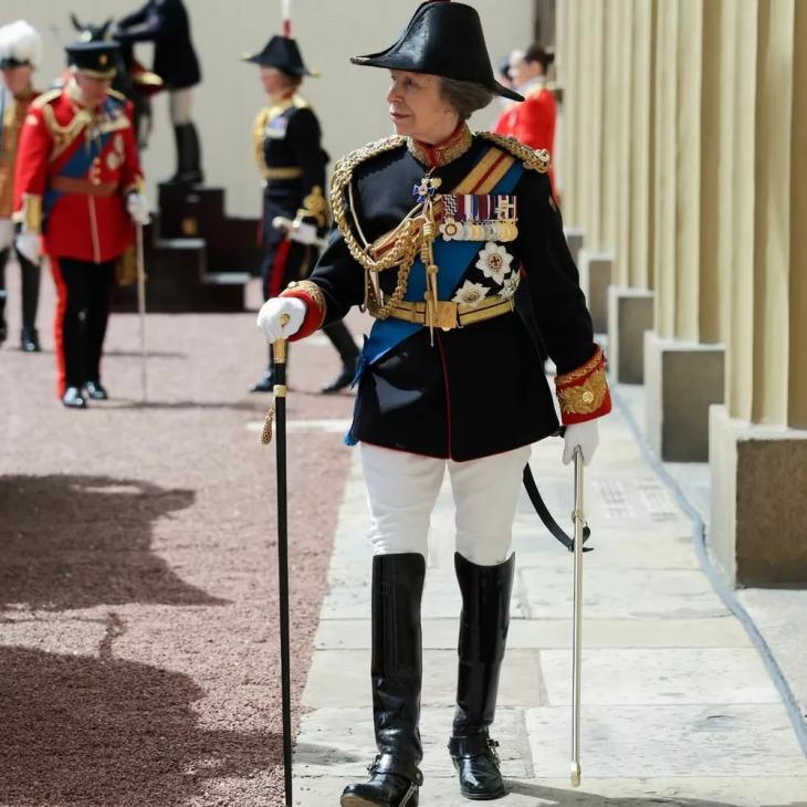 
                Король Карл III, королева Камилла и Кейт Миддлтон: яркие моменты парада Trooping the Colour            