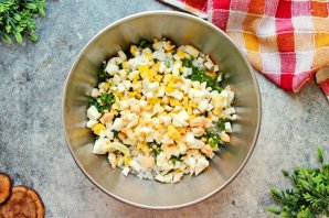 Крабовый салат с кукурузой Крабовый салат с кукурузой