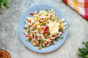 Крабовый салат с кукурузой Крабовый салат с кукурузой