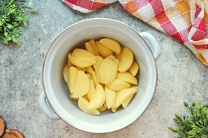 Куриные голени с картофелем Куриные голени с картофелем