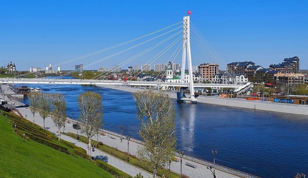 Отель вместо водоканала: тюменский гостиничный комплекс бесплатно раздает жителям воду Отель вместо водоканала: тюменский гостиничный комплекс бесплатно раздает жителям воду
