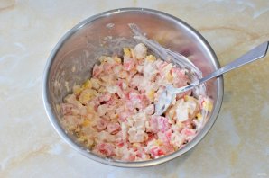 Салат с курицей, перцем и помидорами Салат с курицей, перцем и помидорами