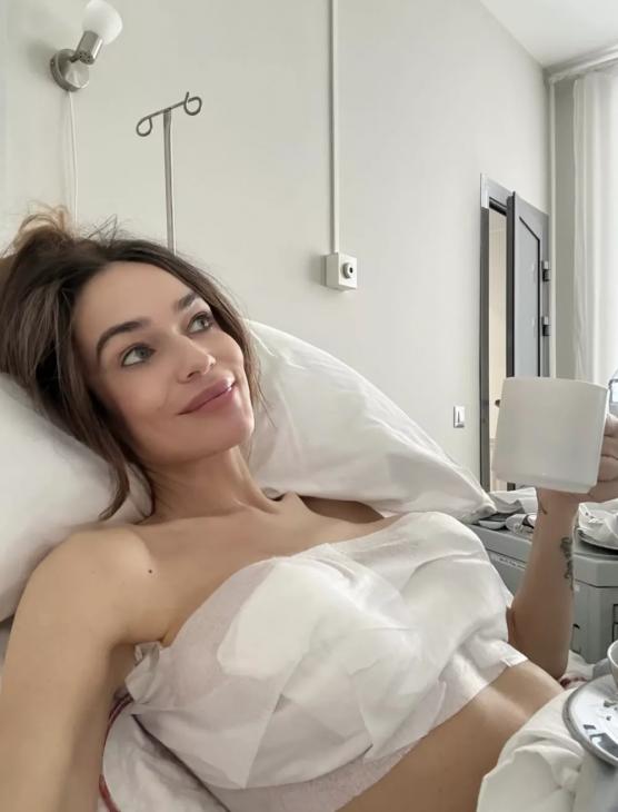 
                Алена Водонаева продемонстрировала фигуру после пластики: "Один сплошной квадрат"            