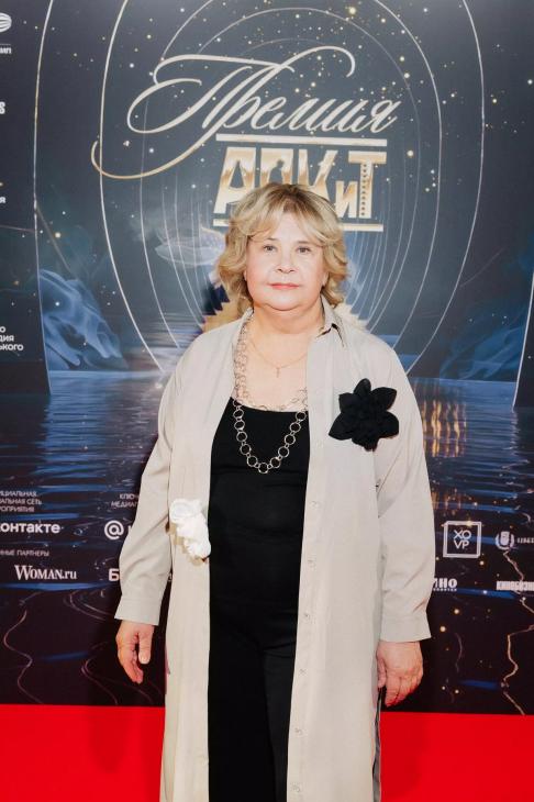 
                Аня Чиповская, Марина Александрова, Наташа Бардо и другие гости Премии АПКиТ            