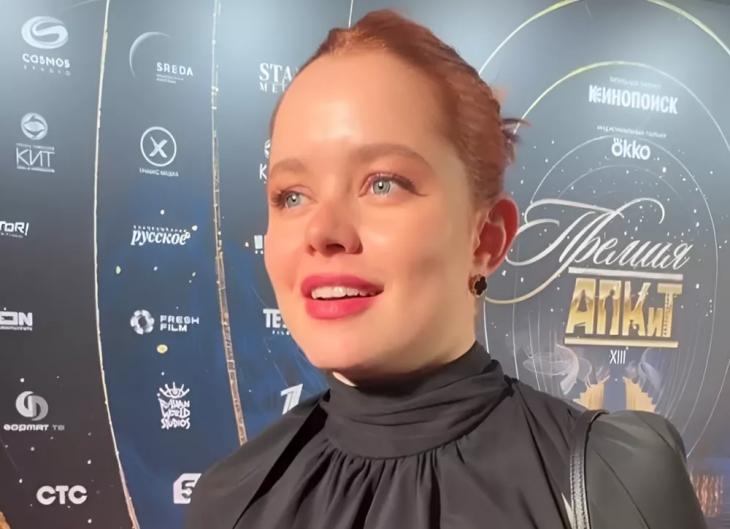 
                Мила Ершова впервые вышла в свет после рождения сына            