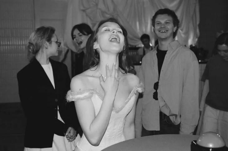
                Анна Пересильд с размахом отметила 17-летие в компании бойфренда Вани Дмитриенко            