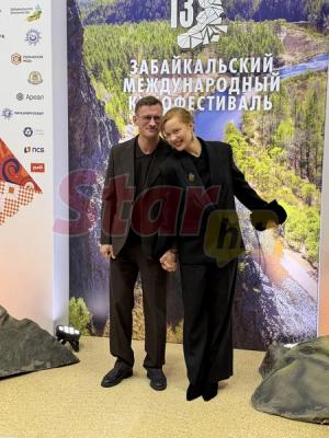 Убежденный холостяк Петр Рыков закрутил роман с дочерью Александра Михайлова на 20 лет моложе: пара вышла в свет на ЗМКФ