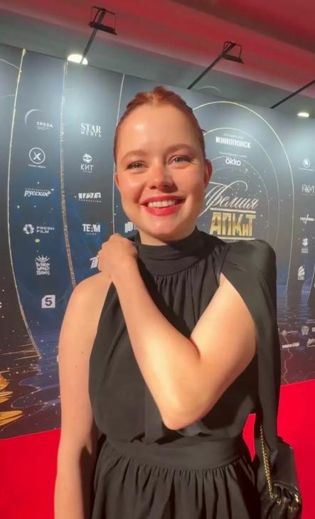 
                Мила Ершова впервые вышла в свет после рождения сына            