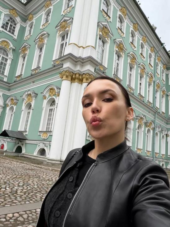 Ольга Серябкина с мужем отправились в романтичную поездку в Санкт-Петербург
Ольга Серябкина с мужем отправились в романтичную поездку в Санкт-Петербург