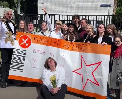 Марго Овсянникова поздравила поклонника с последним звонком