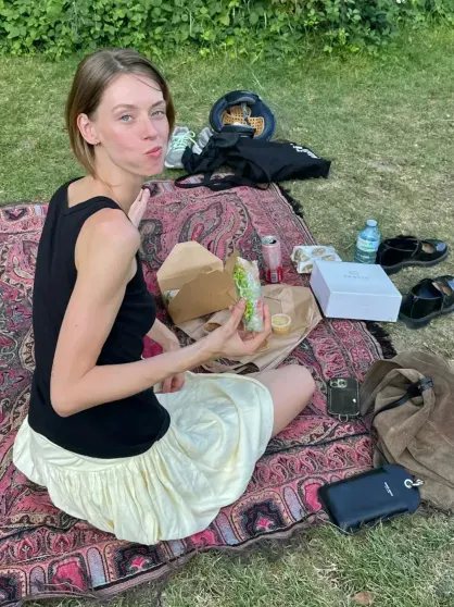 Прекрасная Lauren De Graaf.