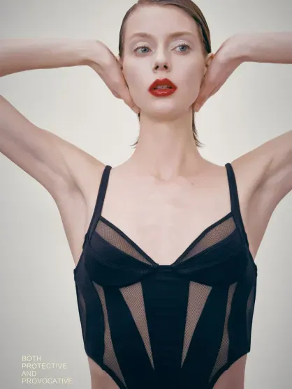 Прекрасная Lauren De Graaf.