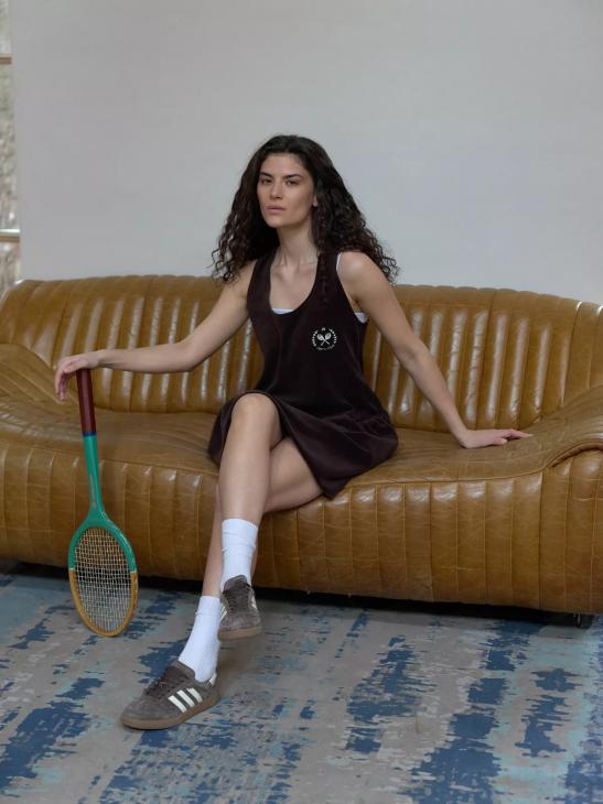 
                От очков авторства Антона Беляева до костюмов для яхт: дайджест fashion-новостей            