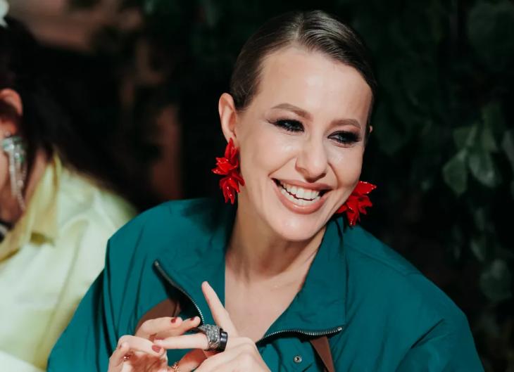 Собчак, Кафельникова, Ребенок, Старшенбаум: звездные гости ежегодного праздничного ужина "В саду"
Собчак, Кафельникова, Ребенок, Старшенбаум: звездные гости ежегодного праздничного ужина "В саду"