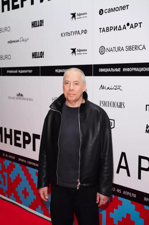 Филипп Киркоров, Аркадий Новиков и Евгений Писарев: первые гости ярмарки современного искусства "Арт Россия"
Филипп Киркоров, Аркадий Новиков и Евгений Писарев: первые гости ярмарки современного искусства "Арт Россия"