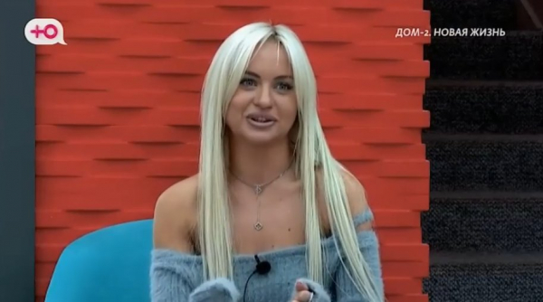 Элина Рахимова поздравила брата с покупкой автомобиля Элина Рахимова поздравила брата с покупкой автомобиля