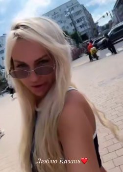 Элина Рахимова поздравила брата с покупкой автомобиля Элина Рахимова поздравила брата с покупкой автомобиля