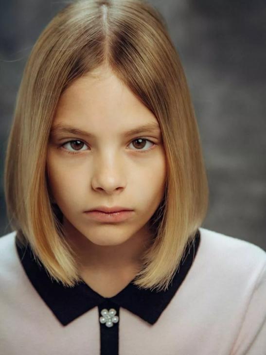 
                Мама Тимати опубликовала актерское портфолио внучки Алисы            