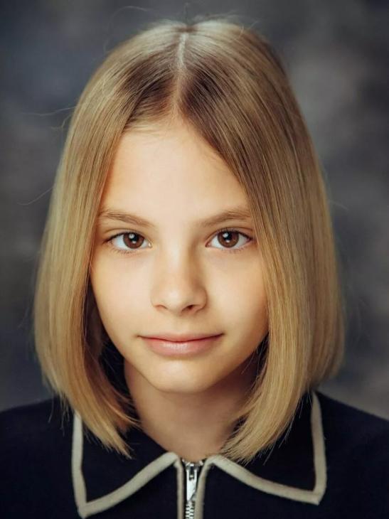 
                Мама Тимати опубликовала актерское портфолио внучки Алисы            