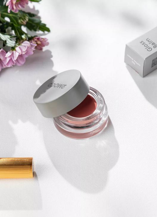 
                Синхронистка Майя Гурбанбердиева в ИИ-клипе и не только: дайджест beauty-новостей            