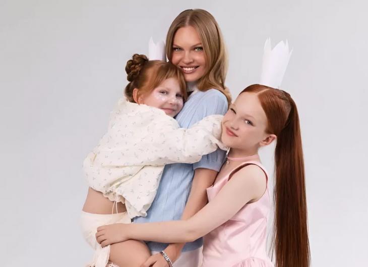Елена Кулецкая выложила новую фотосессию с дочками по особому случаю
Елена Кулецкая выложила новую фотосессию с дочками по особому случаю