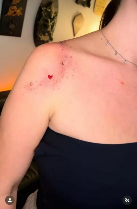 Сестра Жанны Фриске сделала сентиментальную татуировку в честь дочери
Сестра Жанны Фриске сделала сентиментальную татуировку в честь дочери