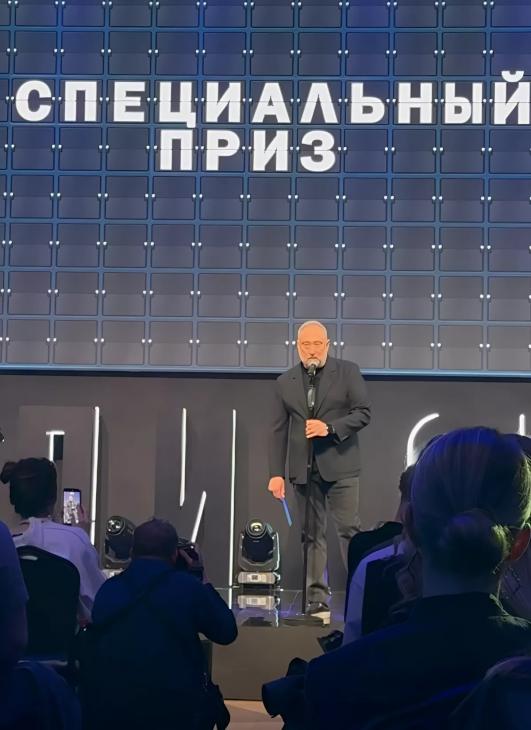 Открыл Литвинову, не пустил Бурунова в авиацию, просил за Германику в Патриархии – Константин Эрнст рассказал о том, как создавались знаменитые сериалы в России
Открыл Литвинову, не пустил Бурунова в авиацию, просил за Германику в Патриархии – Константин Эрнст рассказал о том, как создавались знаменитые сериалы в России