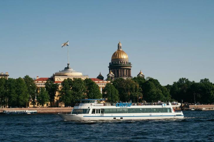 
                Веселые события летней Москвы и Санкт-Петербурга            