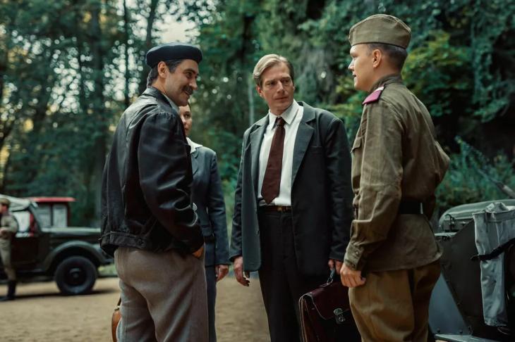 “Отпечатки”, “Майор Гром: Игра против правил”, “Полураспад” и еще 3 новых сериала с Дмитрием Чеботаевым
“Отпечатки”, “Майор Гром: Игра против правил”, “Полураспад” и еще 3 новых сериала с Дмитрием Чеботаевым