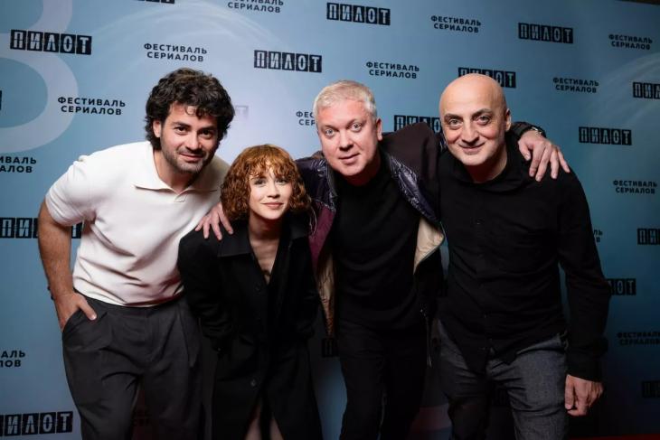 Кристина Асмус, Александр Паль и другие звезды первого конкурсного дня фестиваля "Пилот"
Кристина Асмус, Александр Паль и другие звезды первого конкурсного дня фестиваля "Пилот"