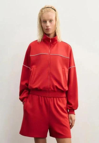 Sport-luxe — главный стиль лета: как внедрить его в свой гардероб Sport-luxe — главный стиль лета: как внедрить его в свой гардероб