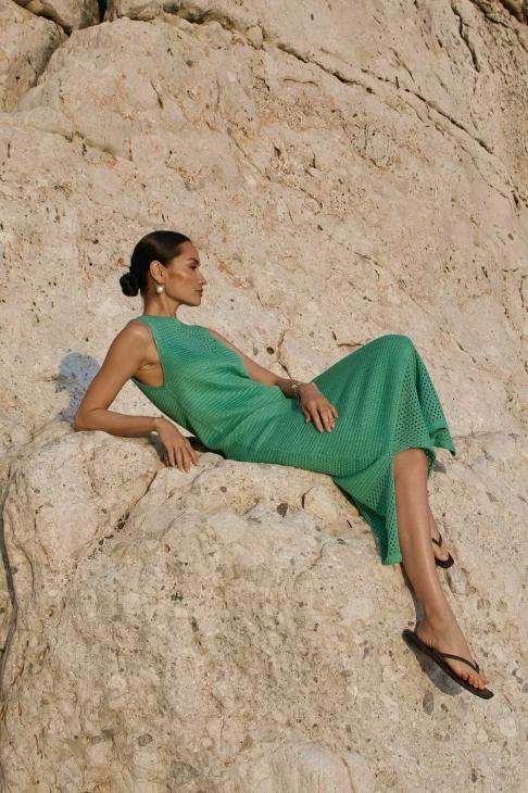 
                От очков авторства Антона Беляева до костюмов для яхт: дайджест fashion-новостей            