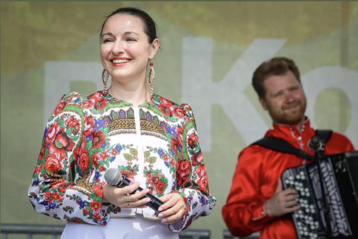 "Смерч", "КоТ", матрешка и немая сцена: топ-8 идей, как отметить День России в Москве
"Смерч", "КоТ", матрешка и немая сцена: топ-8 идей, как отметить День России в Москве