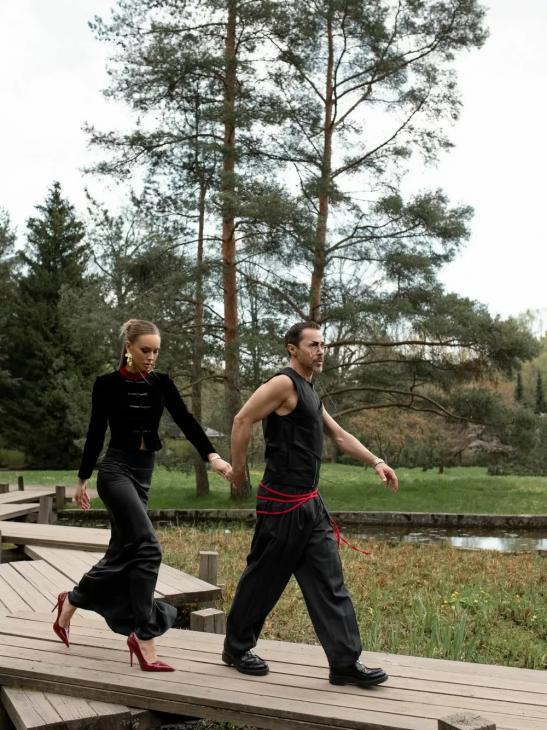 Павел Деревянко с женой снялись в парной фотосессии в азиатском стиле
Павел Деревянко с женой снялись в парной фотосессии в азиатском стиле