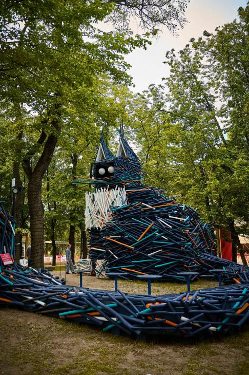 "Смерч", "КоТ", матрешка и немая сцена: топ-8 идей, как отметить День России в Москве
"Смерч", "КоТ", матрешка и немая сцена: топ-8 идей, как отметить День России в Москве