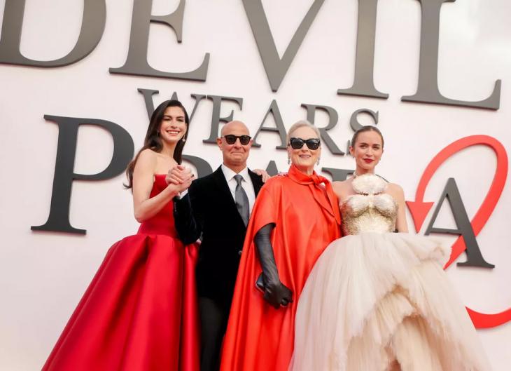 
                Успех на 500 миллионов долларов. Все образы главных звезд "Дьявол носит Prada 2" на премьерах по всему миру            