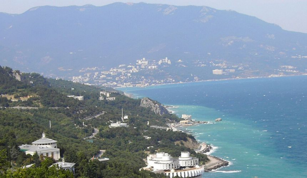 Отельеры Крыма помогают туристам искать бензин 