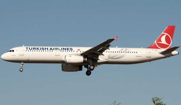 С рейса Turkish Airlines из Петербурга в Анталью сняли 69 пассажиров из-за лампочки С рейса Turkish Airlines из Петербурга в Анталью сняли 69 пассажиров из-за лампочки
