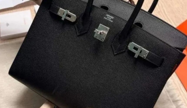 Туристка попыталась привезти из Турции Birkin за 3 миллиона рублей Туристка попыталась привезти из Турции Birkin за 3 миллиона рублей