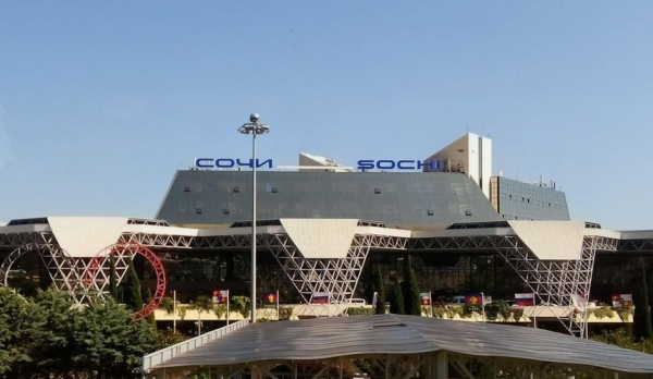 В Сочи пассажиры 21 час ждут отправления в Москву и Омск: большинство задержек – значительно меньше по времени В Сочи пассажиры 21 час ждут отправления в Москву и Омск: большинство задержек – значительно меньше по времени
